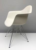 Vitra Eames DAR, Huis en Inrichting, Stoelen, Ophalen, Gebruikt, Wit, Eén