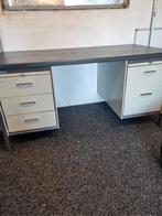 Mooi oude stalen bureau. Koopje, Huis en Inrichting, Bureaus, Ophalen, Gebruikt