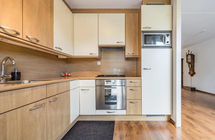 Nette Hoekkeuken met Houten Blad, Huis en Inrichting, Keuken | Complete keukens, Zo goed als nieuw, Hoekkeuken, Wit, Hout, Ophalen