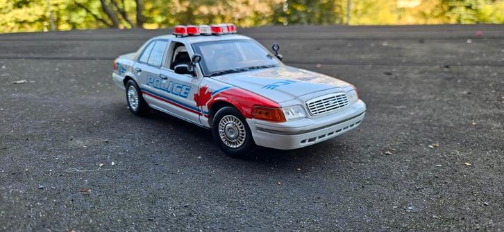 1:18 Ford Crown Victoria Windsor Canada Police Motormax, Hobby en Vrije tijd, Modelauto's | 1:18, Zo goed als nieuw, Auto, Motormax