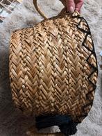 Mooie rieten mand met decoratie, Huis en Inrichting, Mand, Rond, Ophalen of Verzenden, Zo goed als nieuw