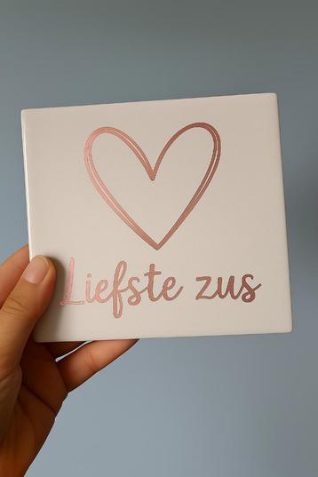 Witte tegels met Rose gold beschikbaar voor biedingen