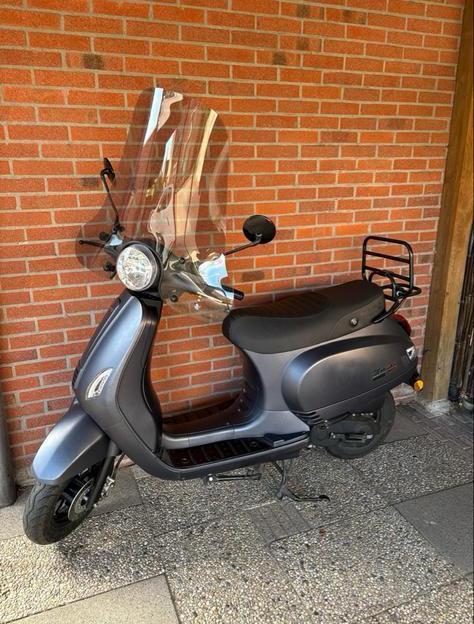 Nette Momo Scooter, Fietsen en Brommers, Brommeronderdelen | Scooters, Gebruikt, Overige merken, Overige typen, Ophalen of Verzenden