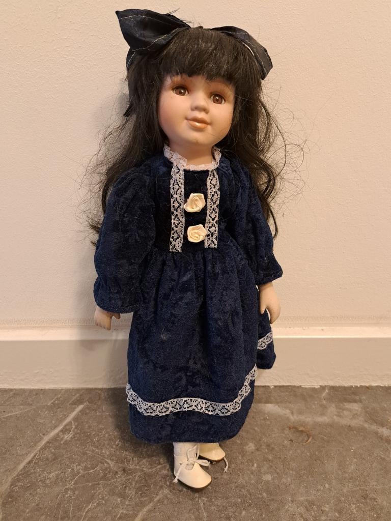 Vintage Porseleinen Pop met Blauwe Jurk, Antiek en Kunst, Antiek | Porselein, Ophalen of Verzenden