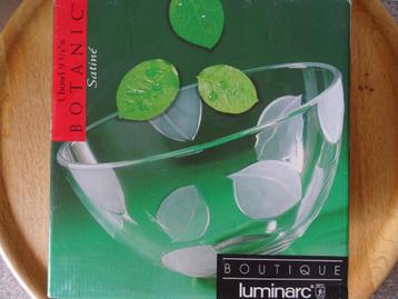 Luminarc saladeschaal 24 cm. nieuw  beschikbaar voor biedingen