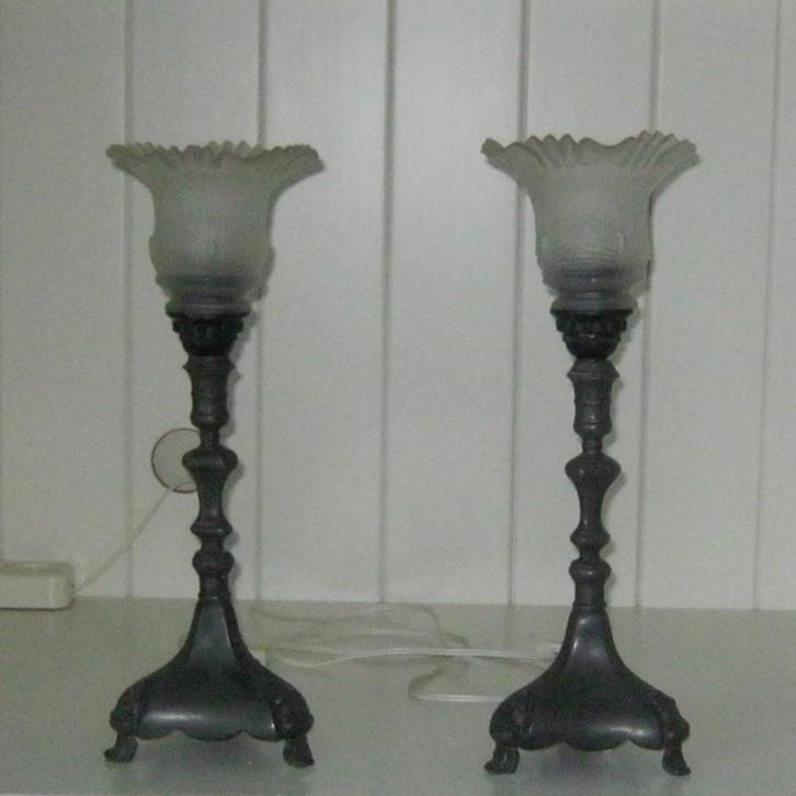 2 Antieke lampjes met tinnen voet en glazen kelkjes., Antiek en Kunst, Antiek | Lampen, Ophalen of Verzenden