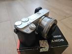 Sony a6300 systeemcamera zilver met zoomlens, lader en accus, Audio, Tv en Foto, Fotocamera's Digitaal, Gebruikt, Compact, Ophalen of Verzenden