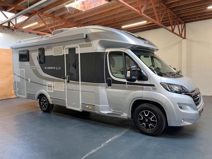 Adria Matrix 670 / Automaat / Enkele Bedden / Levelsysteem, Caravans en Kamperen, Campers, Bedrijf, tot en met 4, Half-integraal