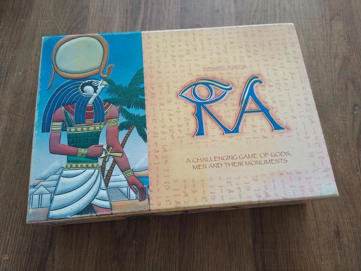 Ra (2005)  - UberPlay, Hobby en Vrije tijd, Gezelschapsspellen | Bordspellen, Zo goed als nieuw, Drie of vier spelers, Vijf spelers of meer