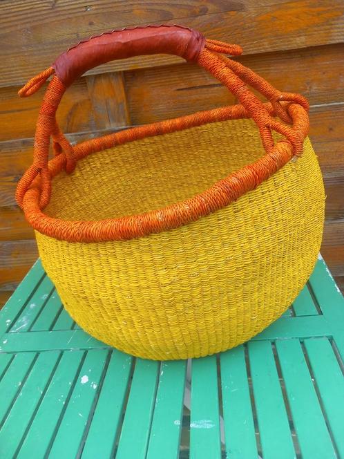 Nieuwe collectie Bolgatanga mand uit het Noorden van Ghana, Huis en Inrichting, Woonaccessoires | Schalen en Manden, Nieuw, Rond