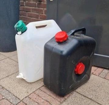 Jerrycan en vuilwatertank kamperen  beschikbaar voor biedingen