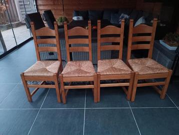 4 licht eiken stoelen met biezen zitting