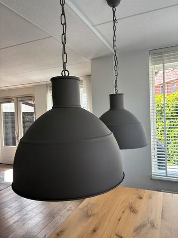2 mooie eetkamer lampen.  beschikbaar voor biedingen