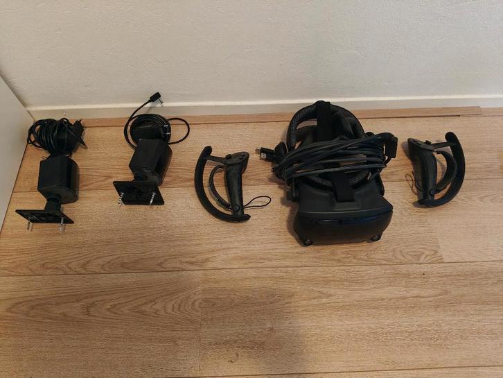 Valve Index set incl. 2 base stations & 2 controllers, Spelcomputers en Games, Virtual Reality, Zo goed als nieuw, Pc, VR-bril