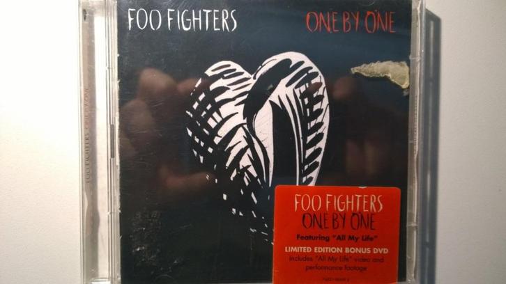 Foo Fighters - One By One (CD + DVD), Cd's en Dvd's, Cd's | Rock, Zo goed als nieuw, Poprock, Ophalen of Verzenden