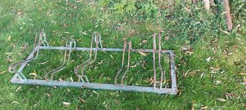 Vintage antiek fietsenrek in goede staat.  beschikbaar voor biedingen