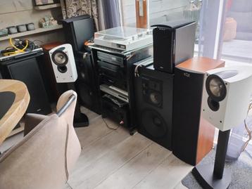 2 Kef iq10 speakers wit met of zonder standaard beschikbaar voor biedingen