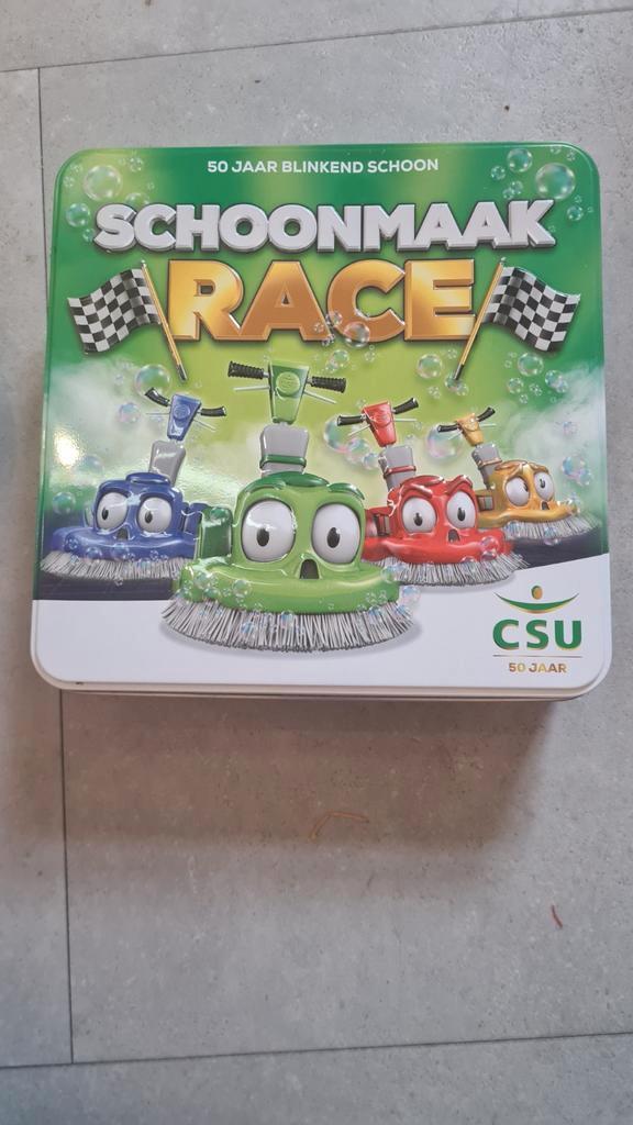 Schoonmaak Race - Familiespel voor 4 spelers, Hobby en Vrije tijd, Gezelschapsspellen | Kaartspellen, Zo goed als nieuw, Drie of vier spelers