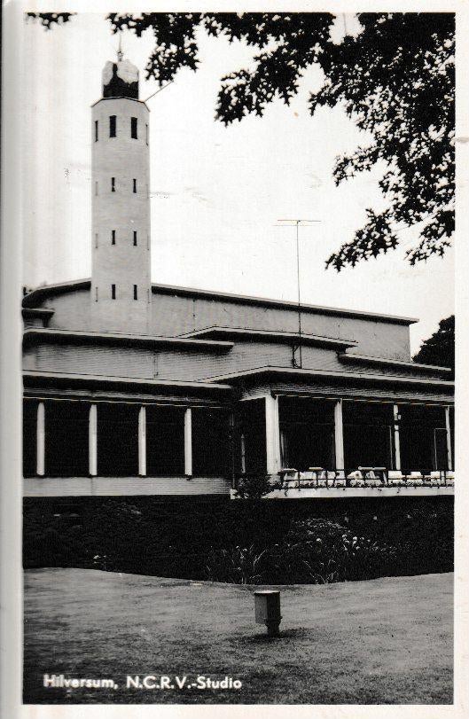 HILVERSUM - N.V.R.V. STUDIO, Verzamelen, Ansichtkaarten | Nederland, Ongelopen, Noord-Holland, Ophalen of Verzenden