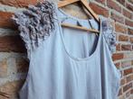 grijze top met ruffles en diepe ronde hals valt als XL, Kleding | Dames, Tops, Maat 46/48 (XL) of groter, Ophalen of Verzenden