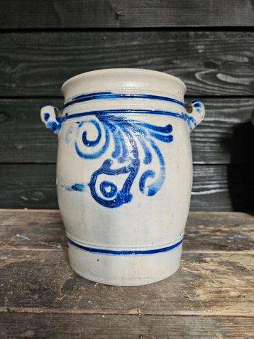 Oude delfts blauwe aardewerk pot beschikbaar voor biedingen