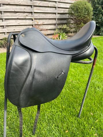 BB saddle dressuurzadel 18,5 dikke wrong, diepe zit beschikbaar voor biedingen