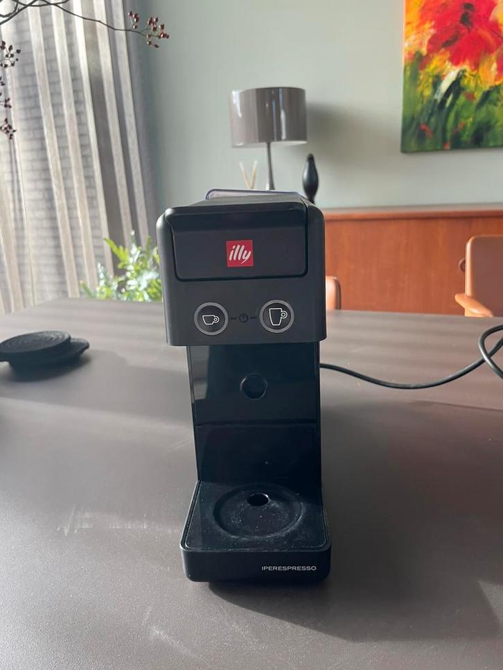 Illy iperespresso Y3-3 zwart, Witgoed en Apparatuur, Koffiezetapparaten, Gebruikt, Overige typen, Espresso apparaat, 1 kopje, Afneembaar waterreservoir