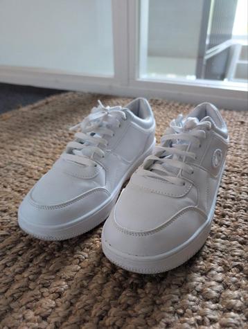 ### Champion Sneakers Wit Maat 42 - Zo Goed Als Nieuw ### beschikbaar voor biedingen