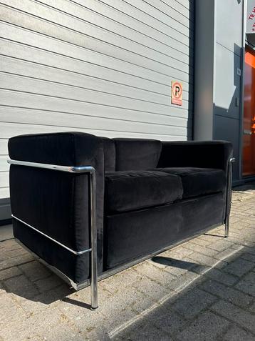 CAssina LC2. 2 zitter. In mooie staat. beschikbaar voor biedingen