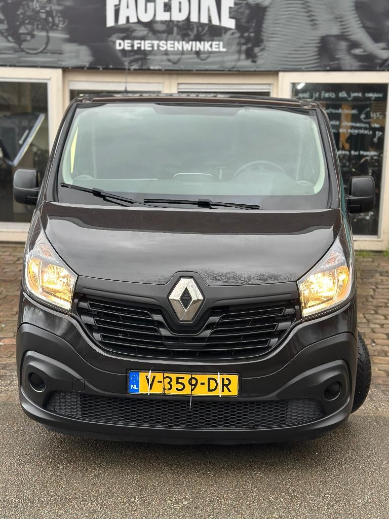 Renault Trafic 1.6 DCI 89KW 2017 L2H1 luxe 120pk 187462km, Auto's, 4 cilinders, Renault, Zwart, Bedrijf