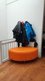 Oranje Vintage Poef - Ovaal, Huis en Inrichting, Banken | Voetenbanken en Poefen, Ophalen, Gebruikt, Vintage, 100 tot 125 cm