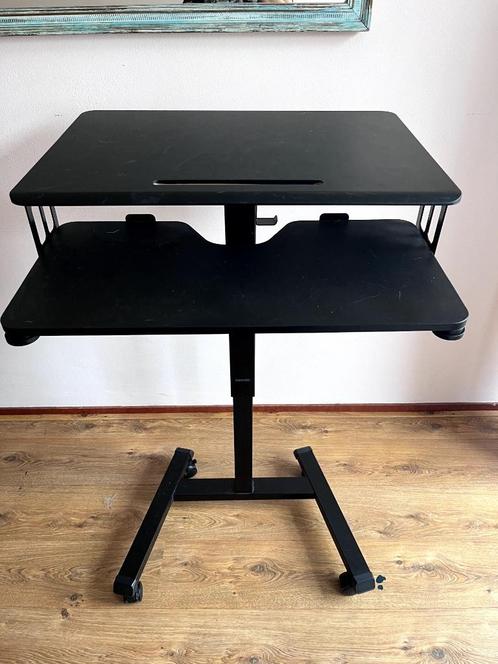 Mobiel sta bureau / petite standing desk with sit option, Huis en Inrichting, Bureaus, Gebruikt, Stabureau, In hoogte verstelbaar