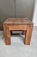 Kleine teak tafel met lade, Huis en Inrichting, Tafels | Bijzettafels, Ophalen, Gebruikt, Rechthoekig, 75 cm of meer