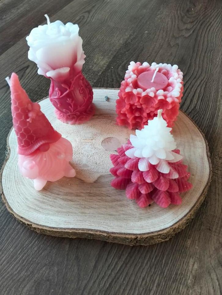 Handgemaakte Rood/Witte Kaarsen, Huis en Inrichting, Woonaccessoires | Kandelaars en Kaarsen, Nieuw, Minder dan 25 cm, Overige materialen