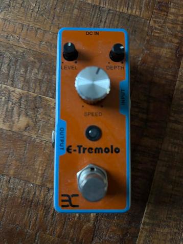 E-Tremolo T-cube series pedals. beschikbaar voor biedingen