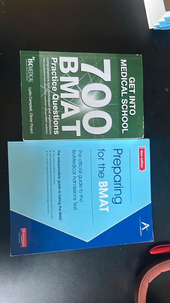 700 BMAT Practice Questions en official guide, Boeken, Overige Boeken, Zo goed als nieuw, Ophalen of Verzenden