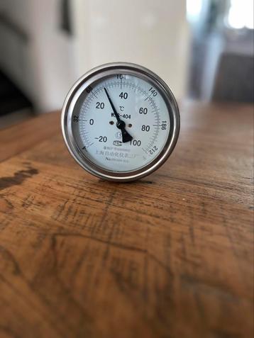 Thermometer. Bimetalen thermometer beschikbaar voor biedingen