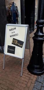 Reclame zuil , stoepbord , klapbord poster maat 50 x 70 cm, Ophalen, Zo goed als nieuw, Reclamebord