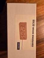 Houten Alarmklok - Karlsson Solid Wood Engraved, Huis en Inrichting, Woonaccessoires | Klokken, Ophalen of Verzenden, Nieuw, Digitaal