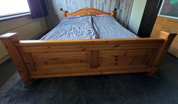 Grenen Tweepersoonsbed 180x210 beschikbaar voor biedingen