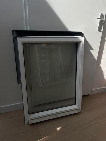 NIEUW VELUX DAKRAAM (TUIMELVENSTER) 78x98 beschikbaar voor biedingen