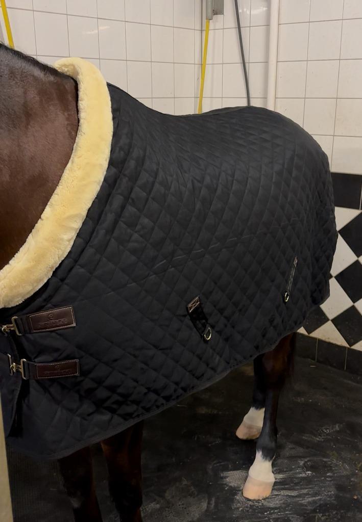 Kentucky showdeken zwart, Dieren en Toebehoren, Paarden en Pony's | Dekens en Dekjes, Zo goed als nieuw, Deken, Ophalen of Verzenden