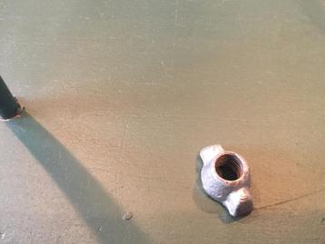 GEVRAAGD  ! Wie helpt mij aan deze moeren? Zijspan. beschikbaar voor biedingen