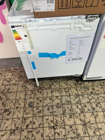 Onderbouw koelkast deur op deur nieuw 134l Zanussi beschikbaar voor biedingen