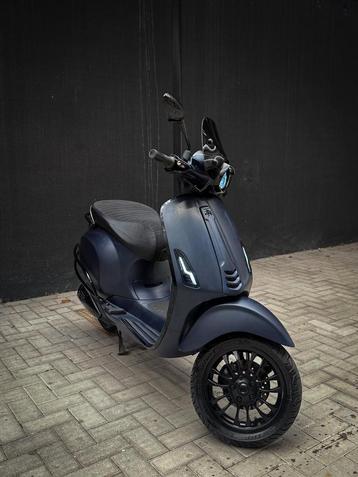 Vespa Sprint 8000 KM Mat Blauw Full Option Brom beschikbaar voor biedingen