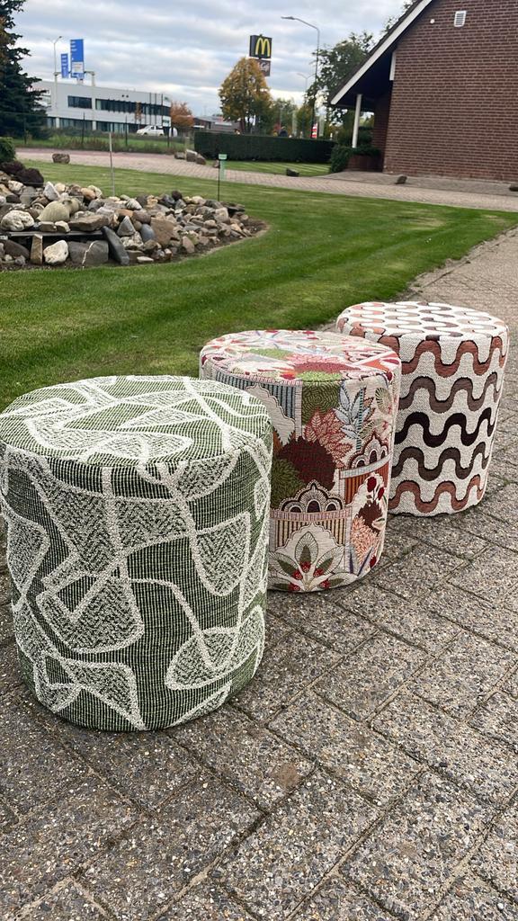 Poef met verschillende designs/print, Huis en Inrichting, Banken | Voetenbanken en Poefen, Zo goed als nieuw, Minder dan 50 cm