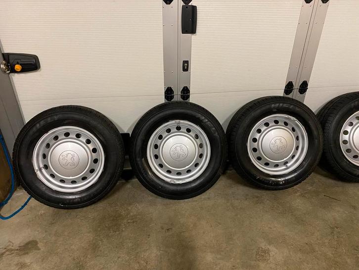 Peugeot Partner Winterbanden 215/65R15 - Zo goed als nieuw!, Auto-onderdelen, Banden en Velgen, Banden en Velgen, Winterbanden