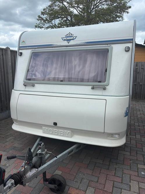 Zeer nette mooie hobby, Caravans en Kamperen, Caravans, Particulier, tot en met 4, Rondzit, Hobby, Disselslot, Douche, Gascomfoor