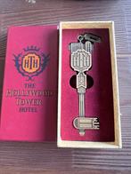 Disney limited hollywood tower hotel key / sleutel, Verzamelen, Disney, Ophalen, Zo goed als nieuw, Beeldje of Figuurtje