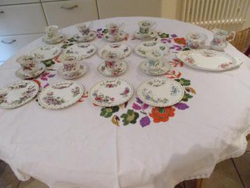 mj/ROYAL ALBERT/setjes 3 delig/ MONTHS OF THE YEAR/roomstel beschikbaar voor biedingen